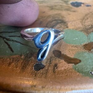 Avery Silver Script 'G' Initial Ring